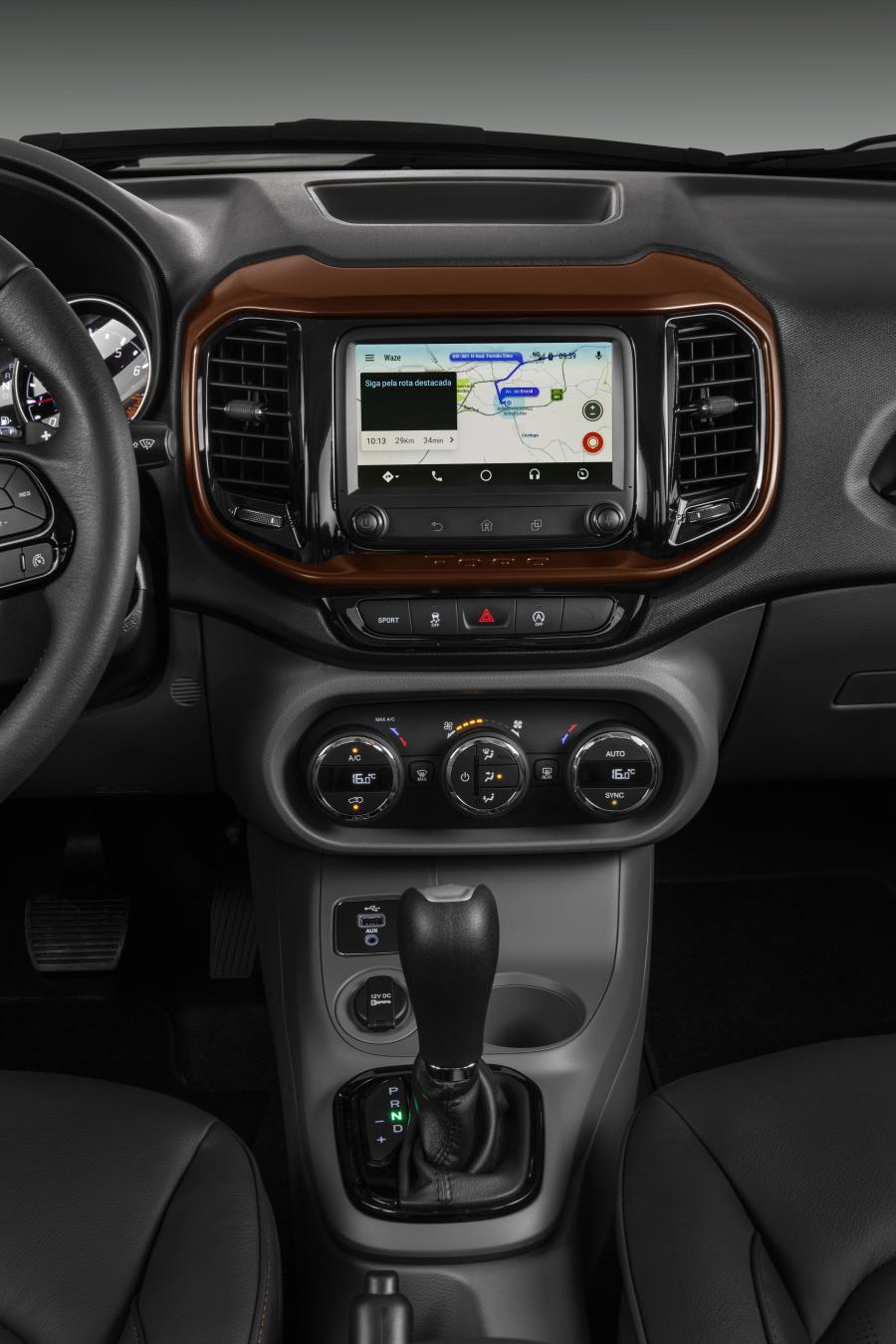 Детали интерьера Fiat Toro Volcano 2.4 Flex AT9 (226) 2019 года  (фото 7 из 13)